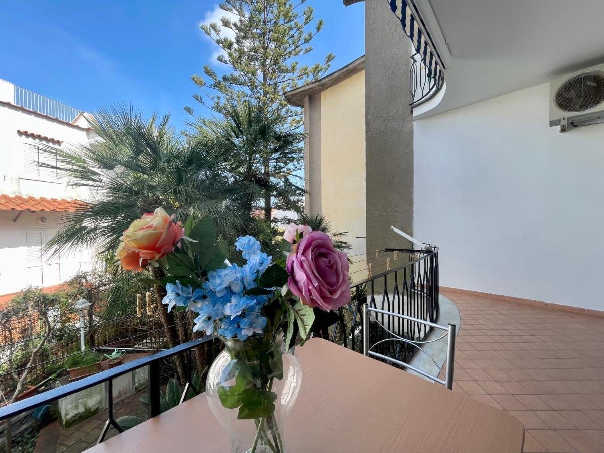 Casa Vacanze Mariafrancesca Искья Экстерьер фото
