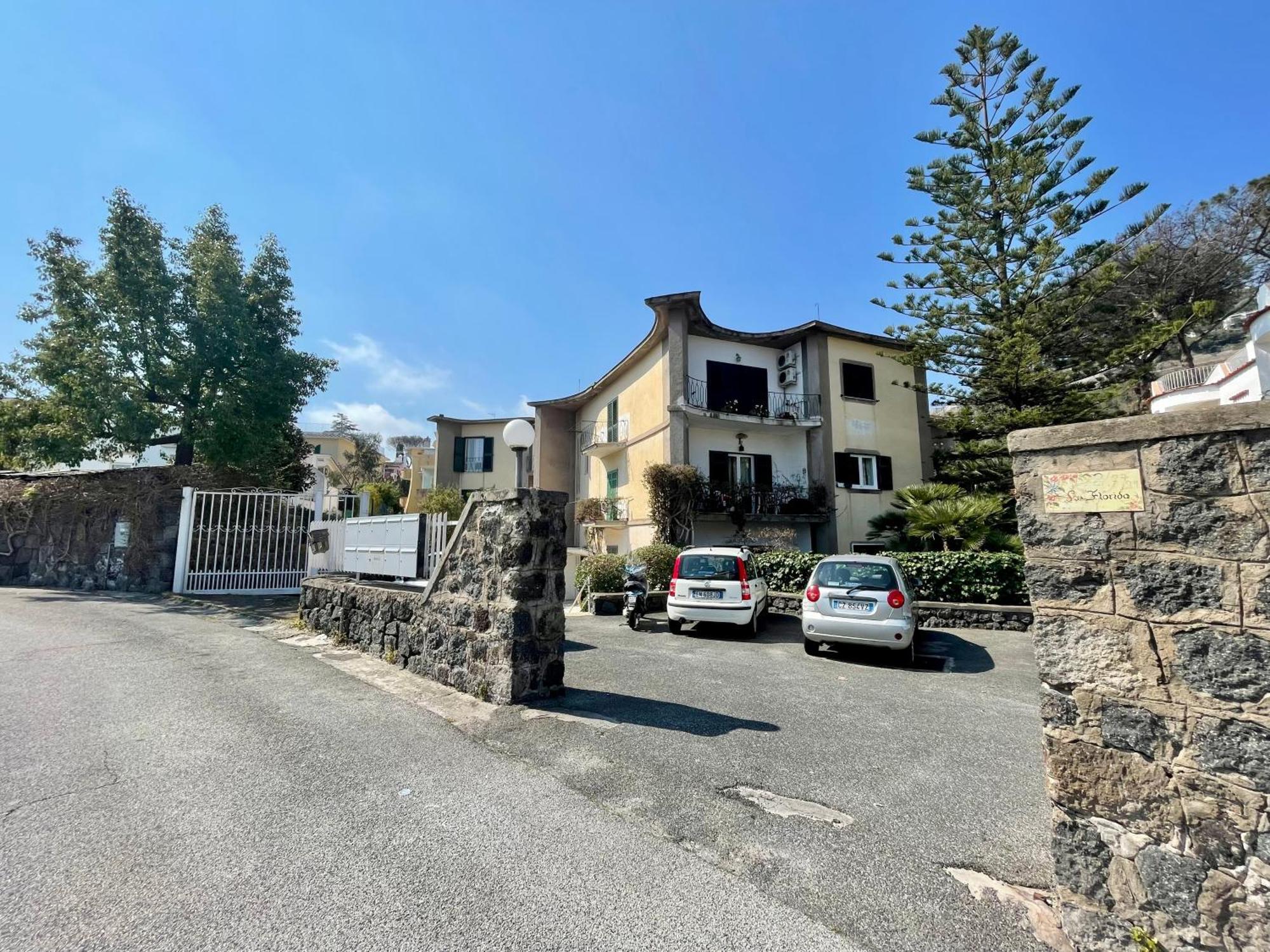 Casa Vacanze Mariafrancesca Искья Экстерьер фото